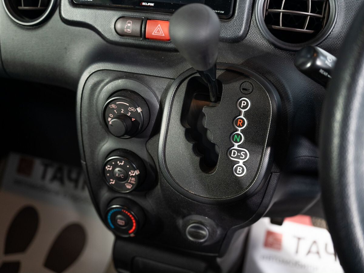 Toyota Spade 2018 - фото автомобиля