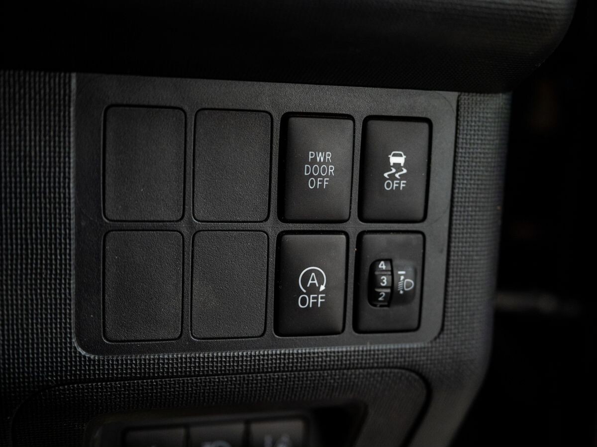 Toyota Spade 2018 - фото автомобиля