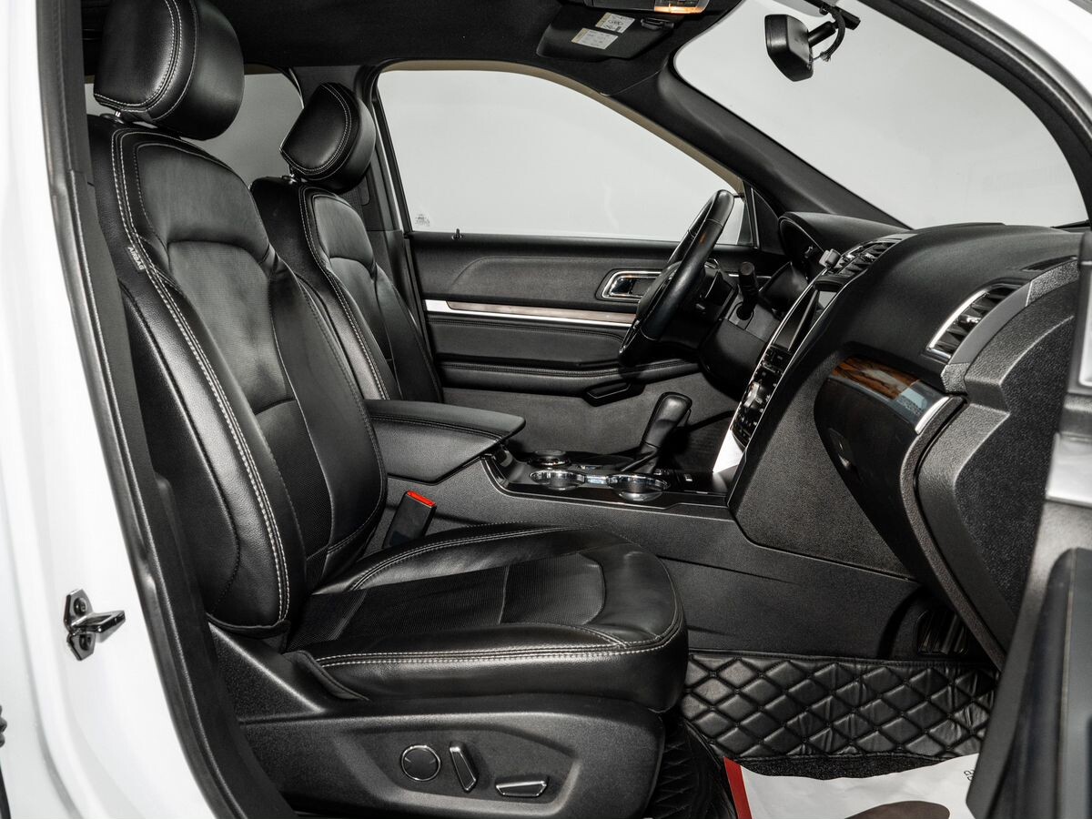 Ford Explorer 2017 - фото автомобиля