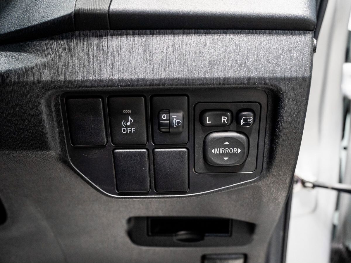 Toyota Prius 2012 - фото автомобиля