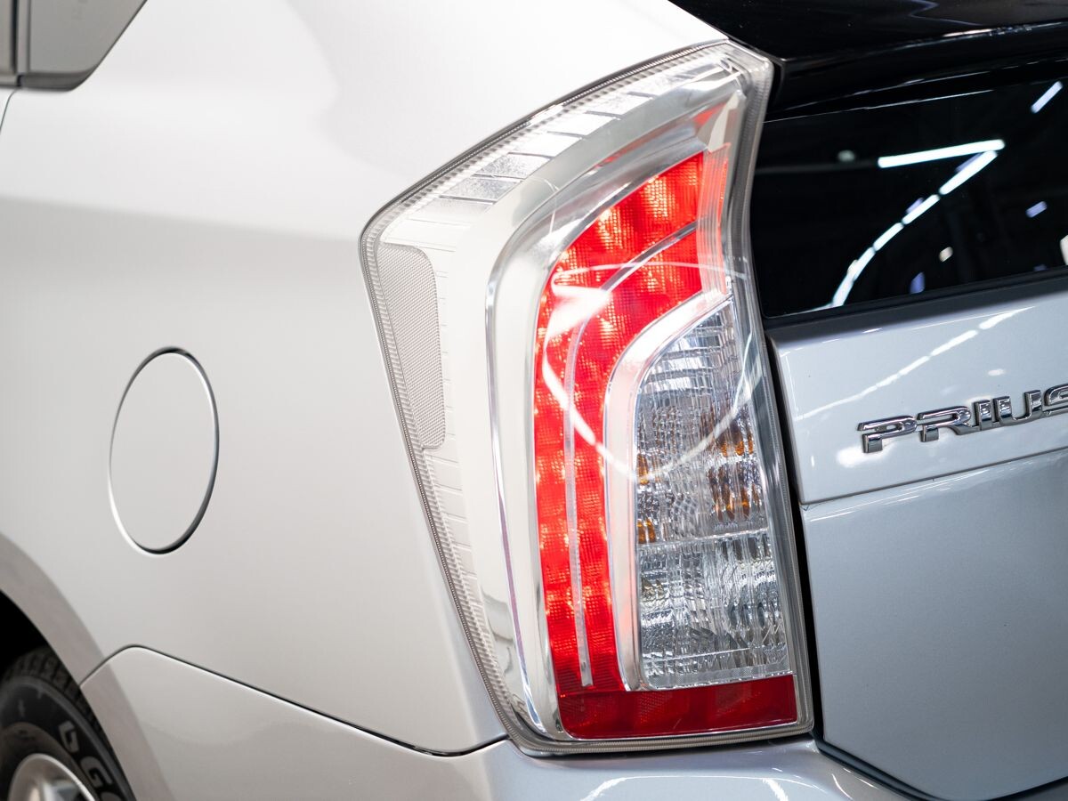 Toyota Prius 2012 - фото автомобиля