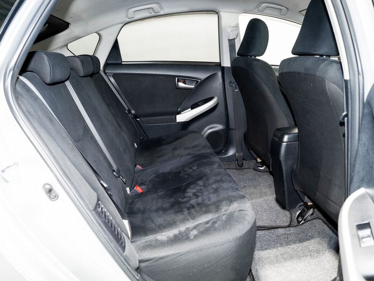 Toyota Prius 2012 - фото автомобиля