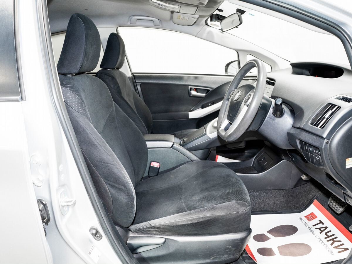 Toyota Prius 2012 - фото автомобиля