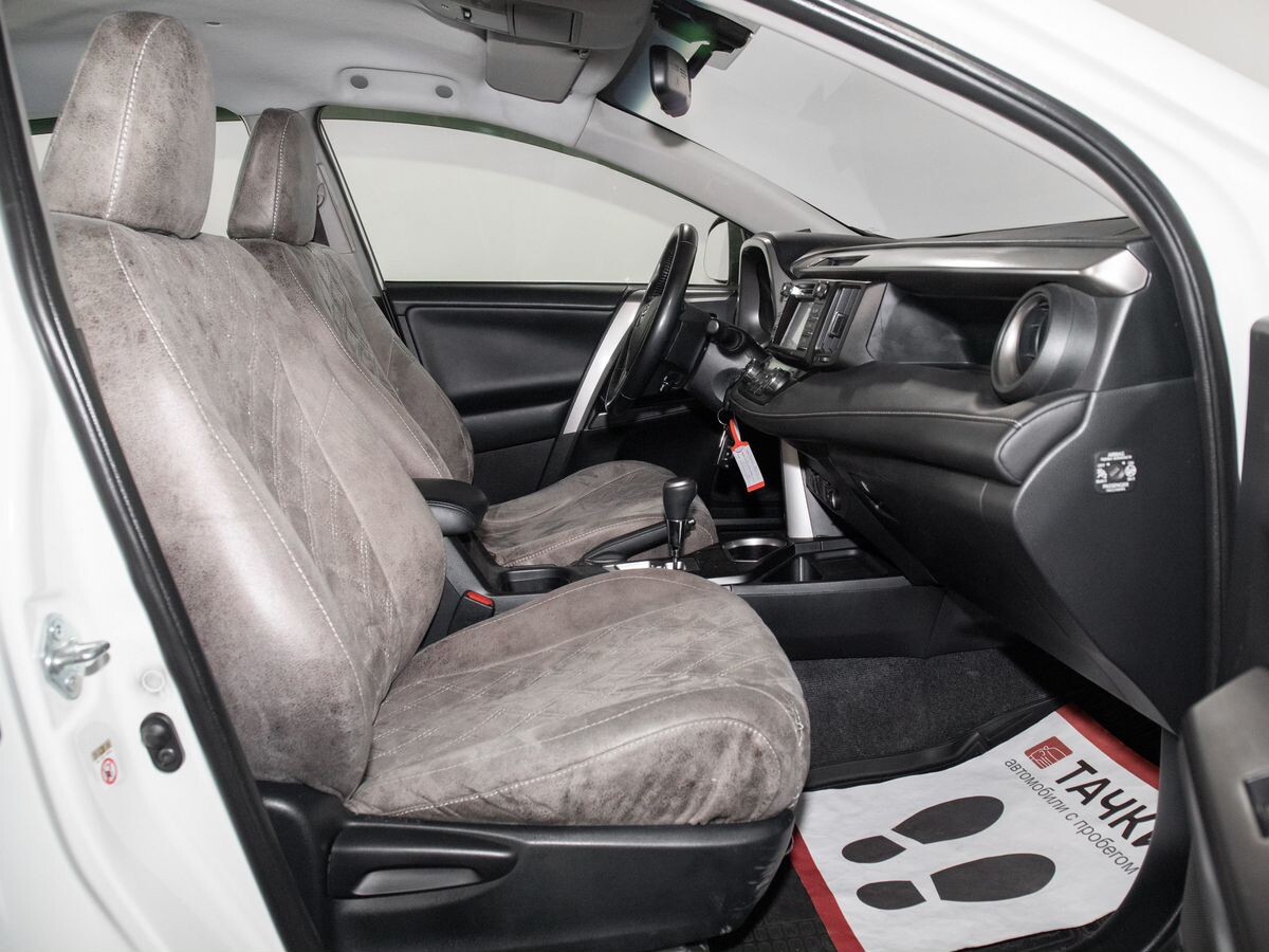 Toyota RAV4 2016 - фото автомобиля