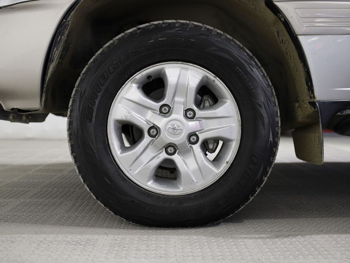 Toyota Land Cruiser 2005 - фото автомобиля