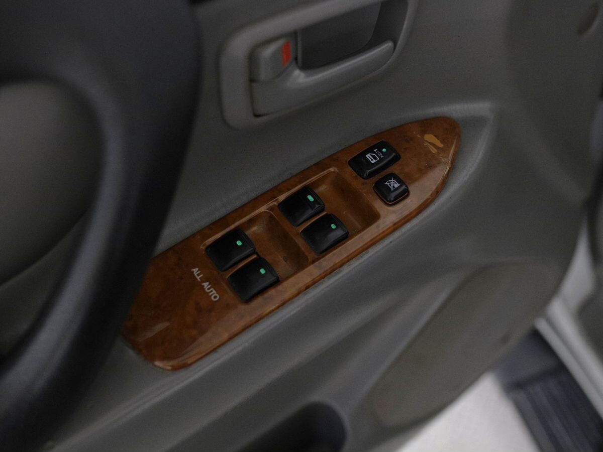 Toyota Land Cruiser 2005 - фото автомобиля