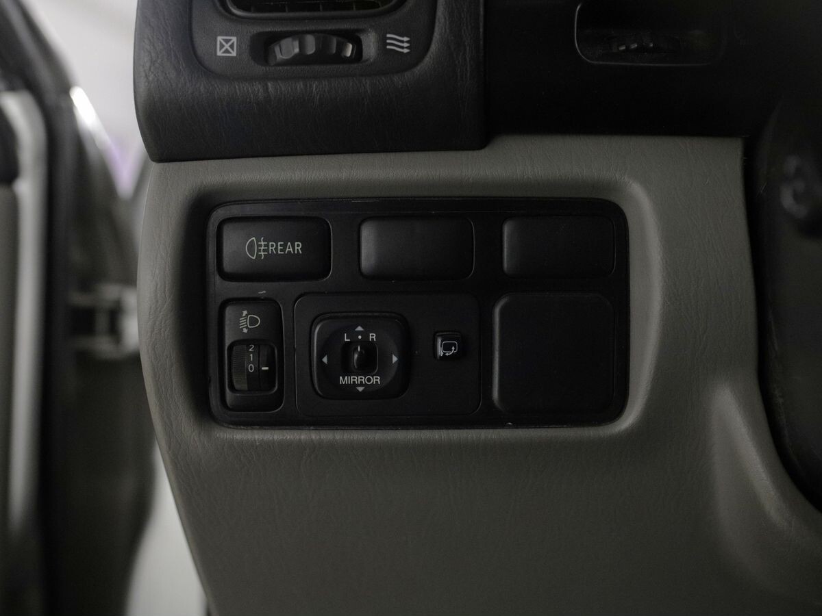 Toyota Land Cruiser 2005 - фото автомобиля