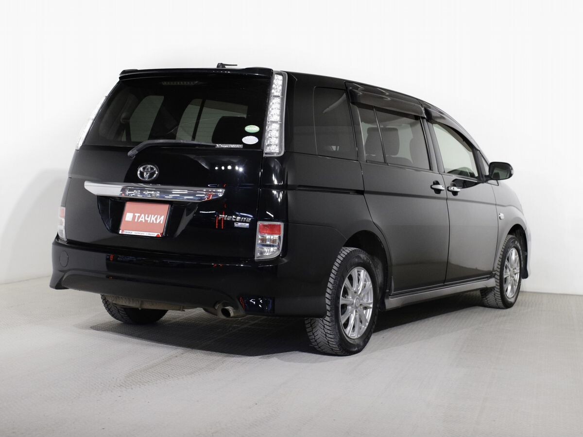 Toyota Isis 2012 - фото автомобиля