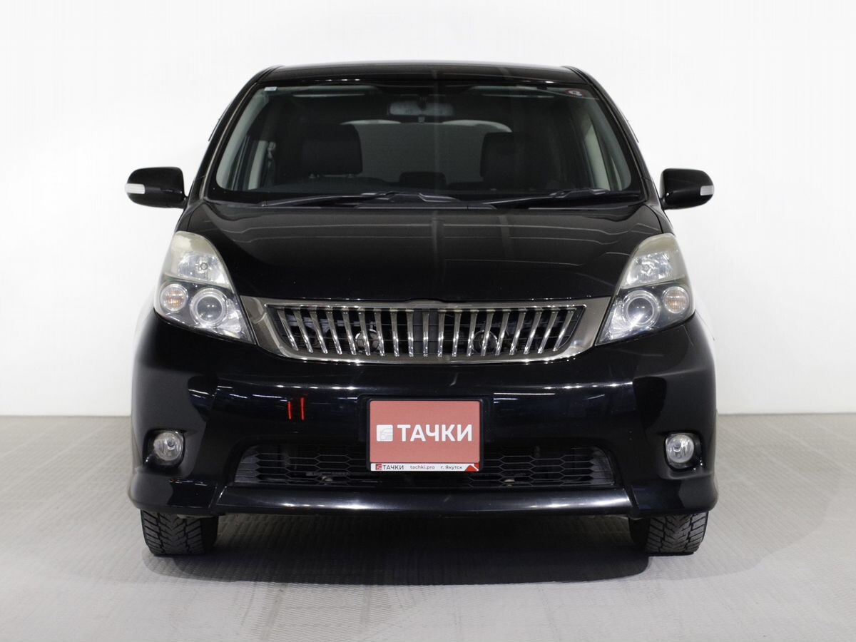 Toyota Isis 2012 - фото автомобиля