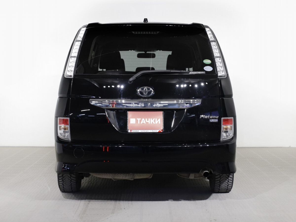 Toyota Isis 2012 - фото автомобиля