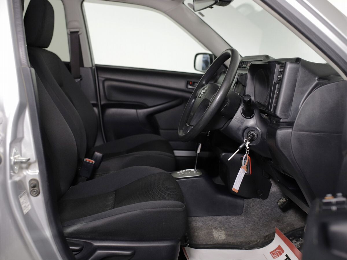 Toyota Succeed 2020 - фото автомобиля