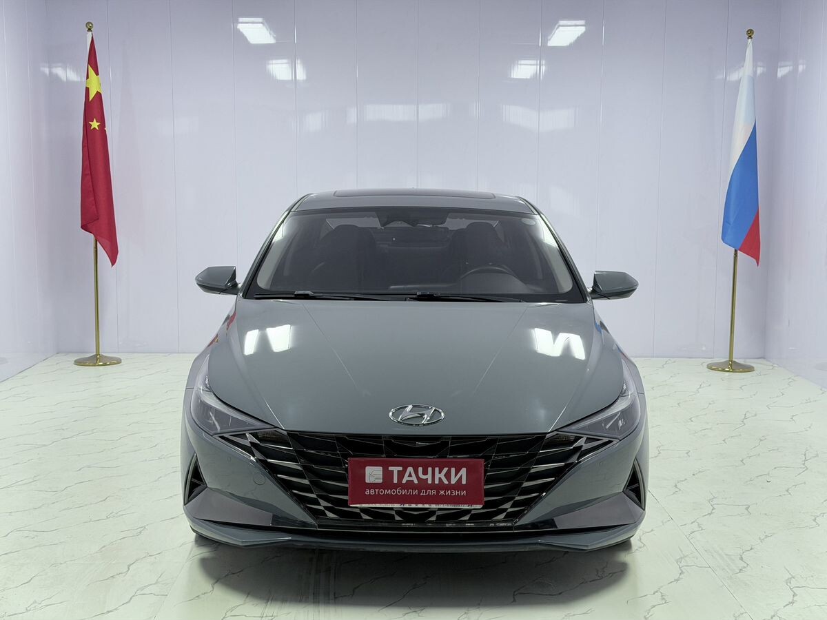 Hyundai Elantra 2022 - фото автомобиля
