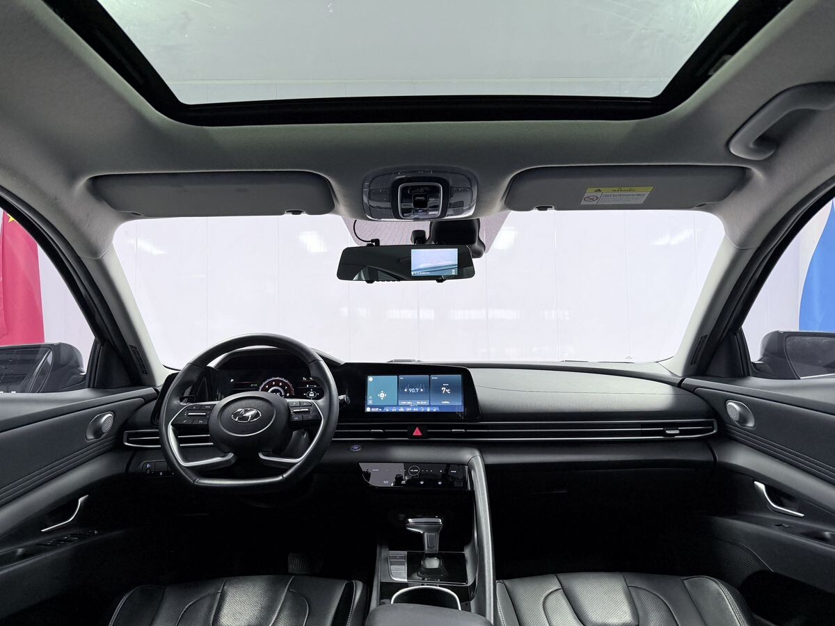 Hyundai Elantra 2022 - фото автомобиля