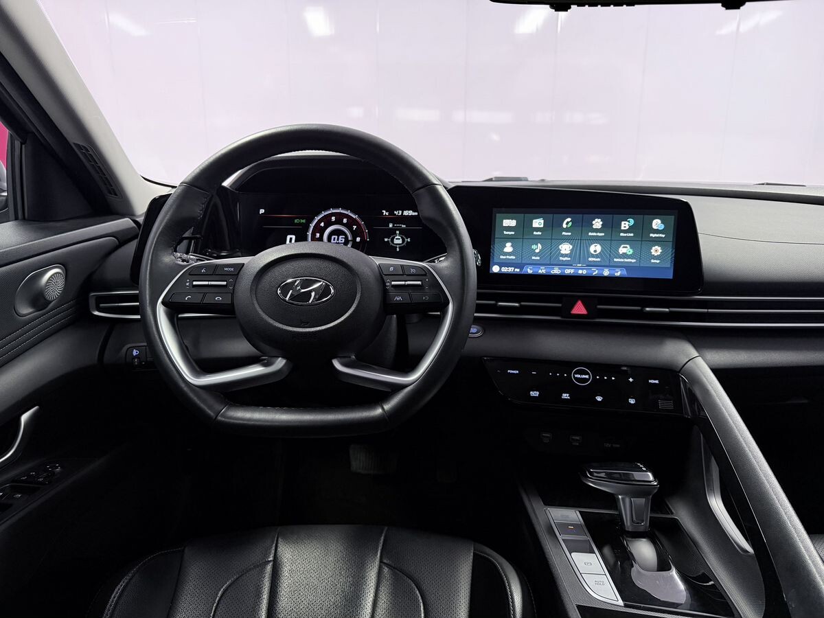 Hyundai Elantra 2022 - фото автомобиля