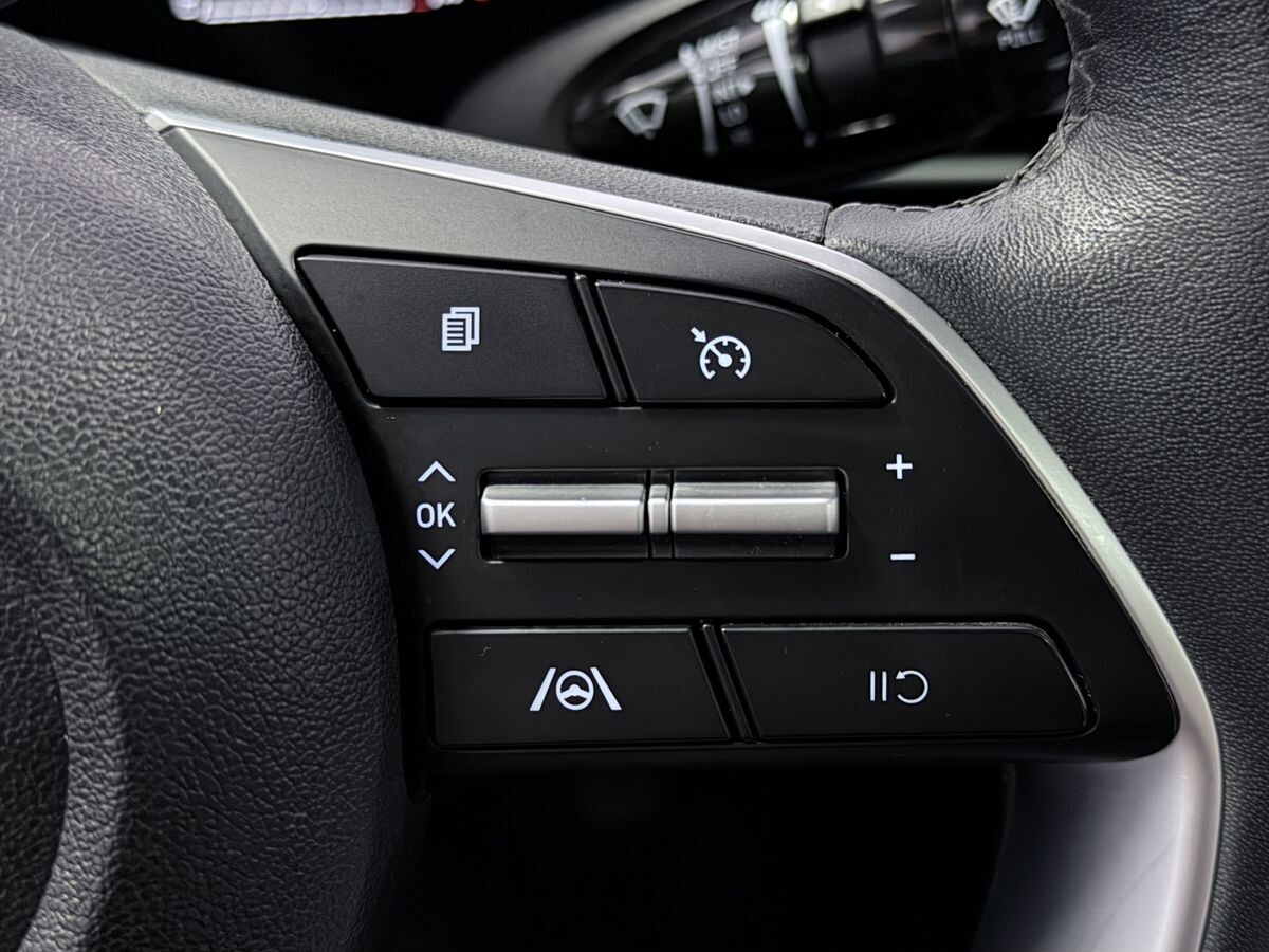 Hyundai Elantra 2022 - фото автомобиля