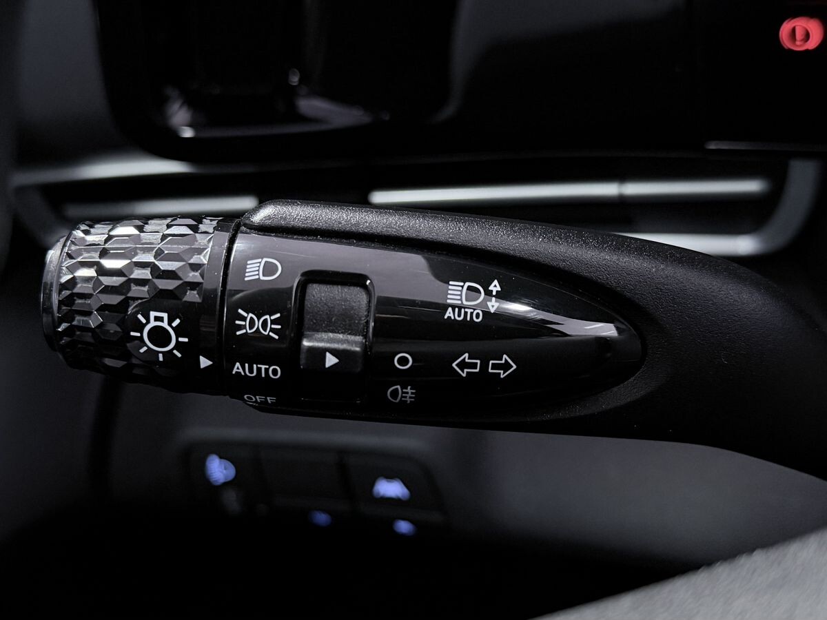 Hyundai Elantra 2022 - фото автомобиля