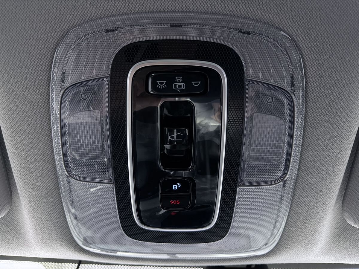 Hyundai Elantra 2022 - фото автомобиля