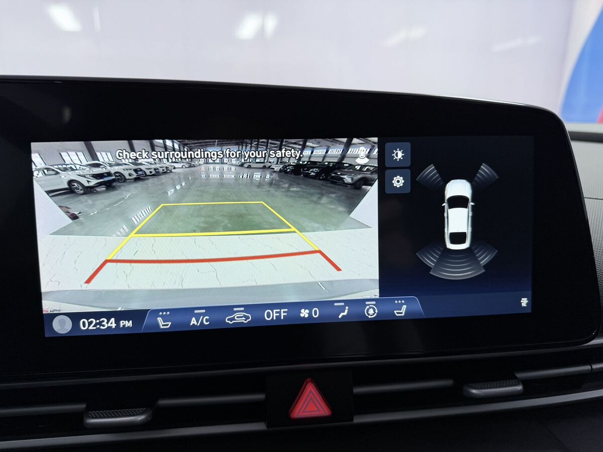 Hyundai Elantra 2022 - фото автомобиля