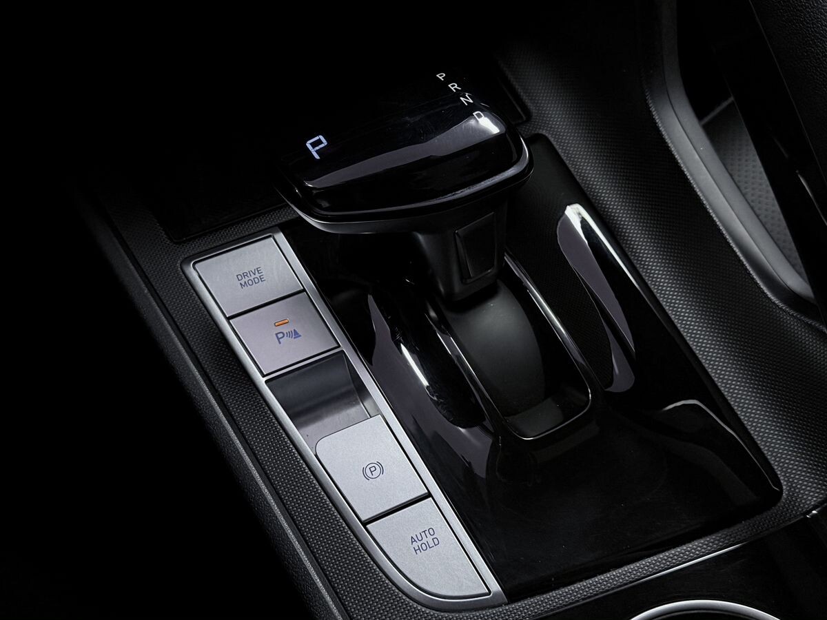 Hyundai Elantra 2022 - фото автомобиля