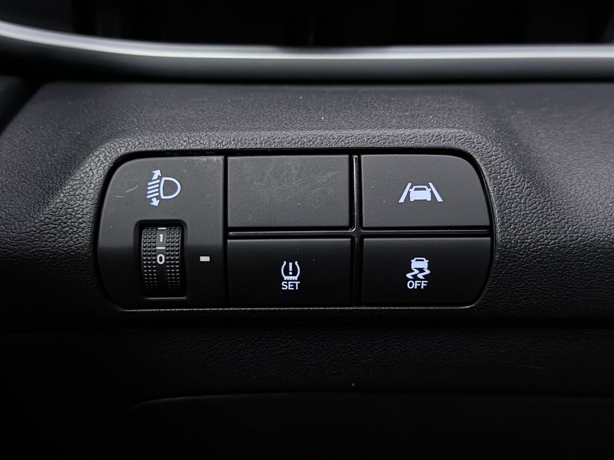 Hyundai Elantra 2022 - фото автомобиля