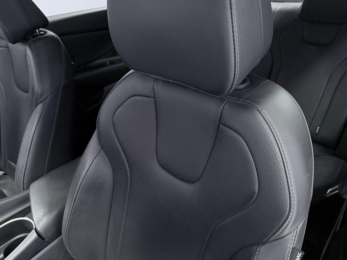 Hyundai Elantra 2022 - фото автомобиля