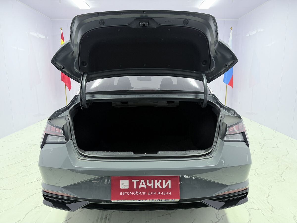 Hyundai Elantra 2022 - фото автомобиля