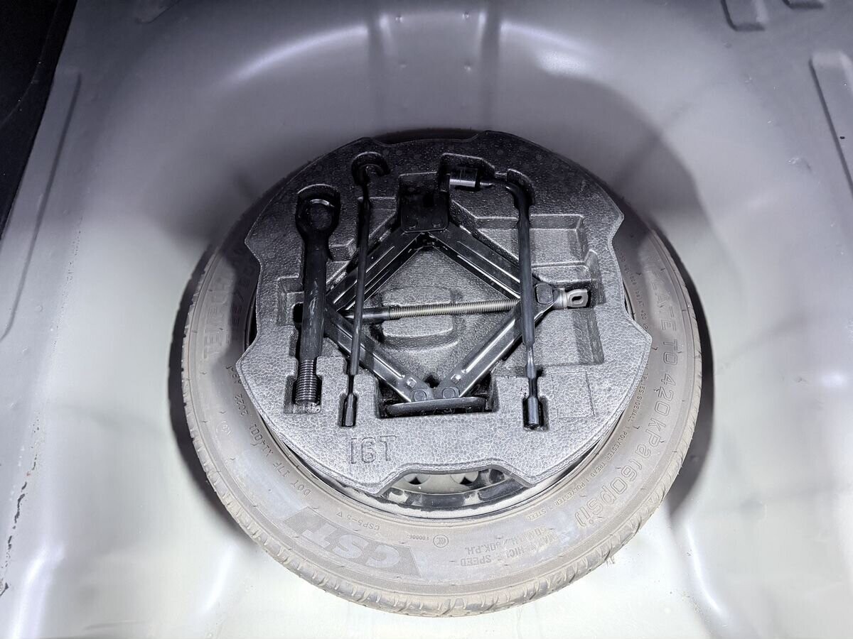 Hyundai Elantra 2022 - фото автомобиля