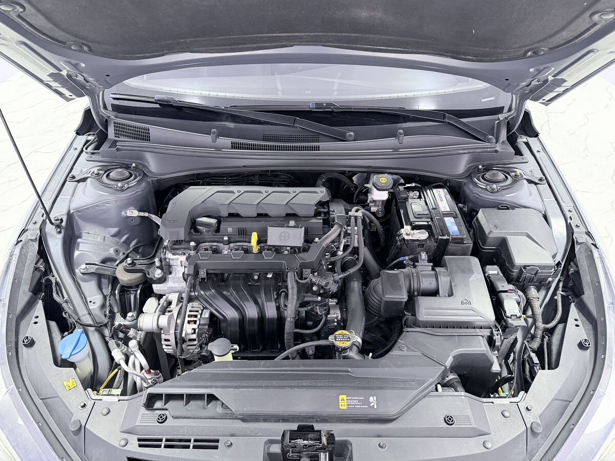 Hyundai Elantra 2022 - фото автомобиля