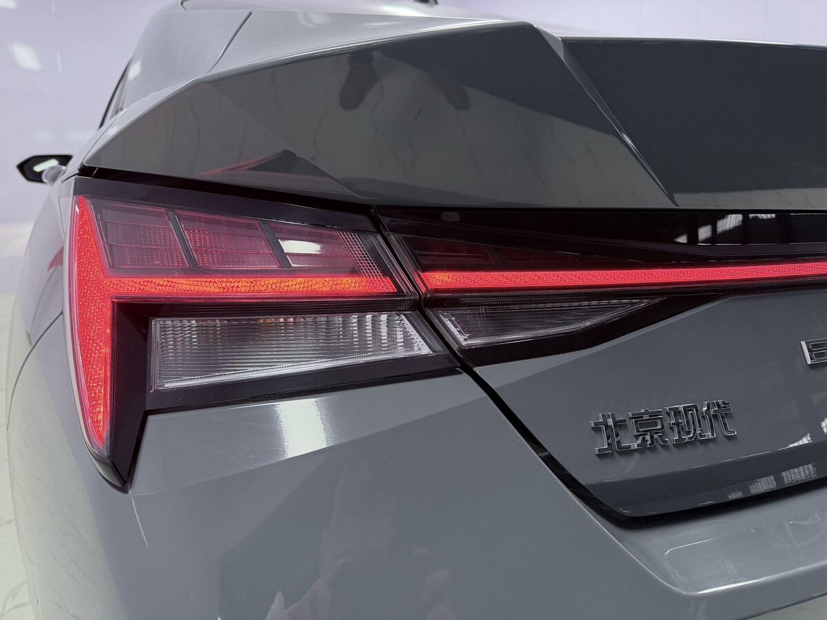 Hyundai Elantra 2022 - фото автомобиля