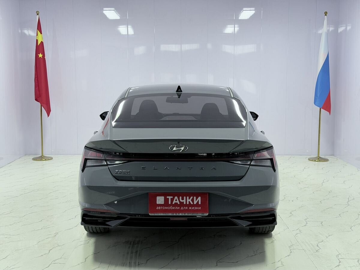 Hyundai Elantra 2022 - фото автомобиля