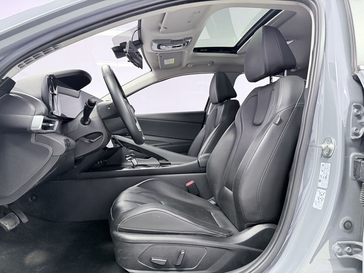 Hyundai Elantra 2022 - фото автомобиля
