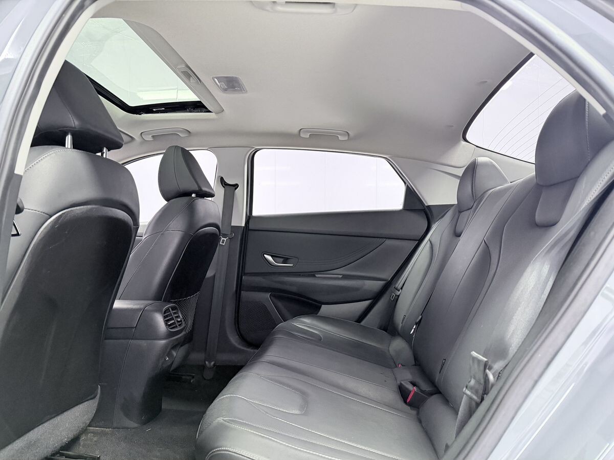 Hyundai Elantra 2022 - фото автомобиля