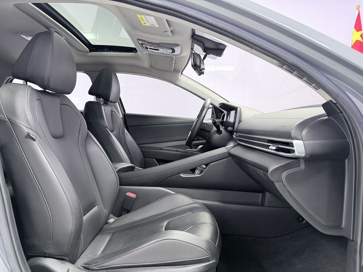 Hyundai Elantra 2022 - фото автомобиля