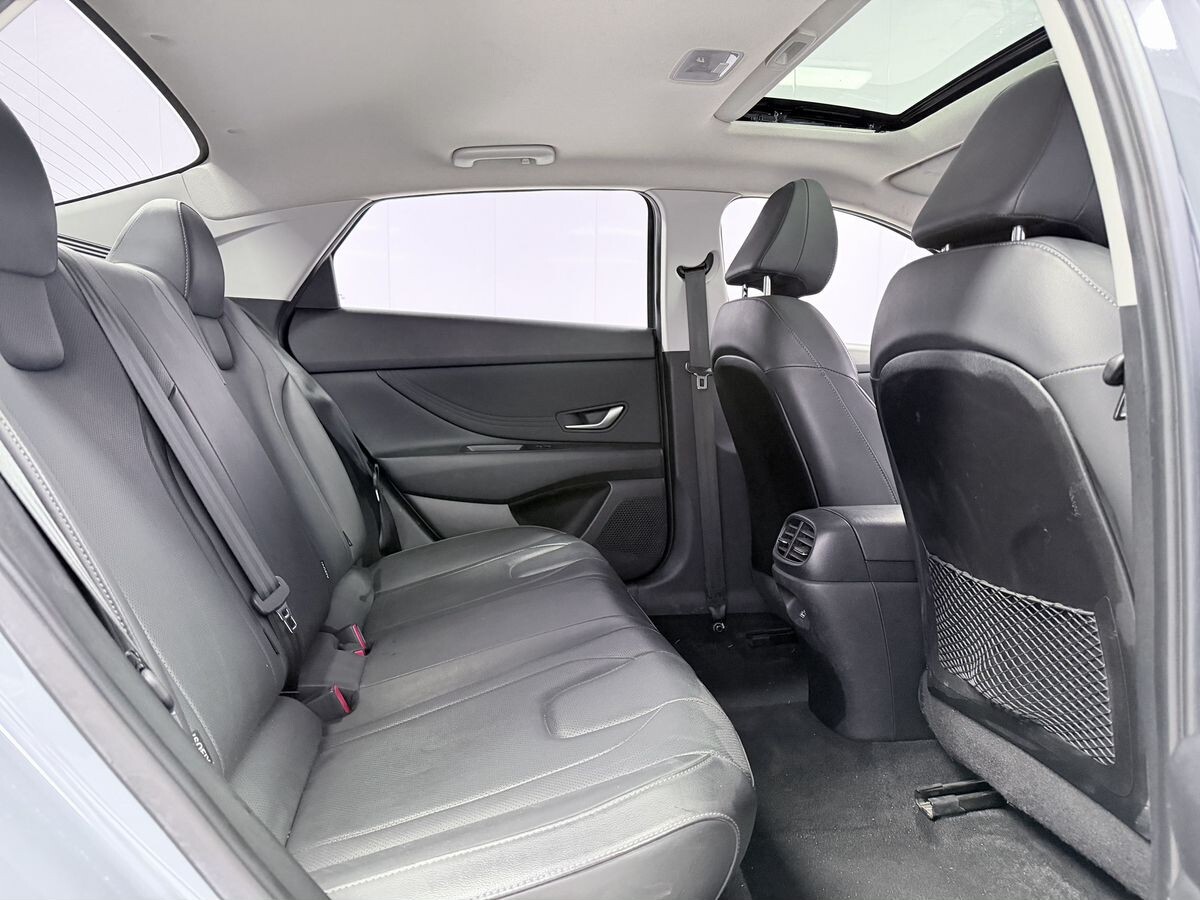 Hyundai Elantra 2022 - фото автомобиля