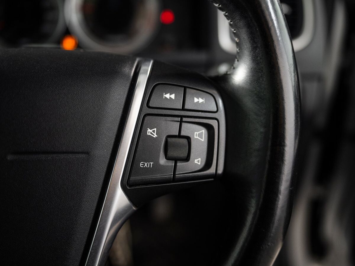 Volvo S60 2012 - фото автомобиля