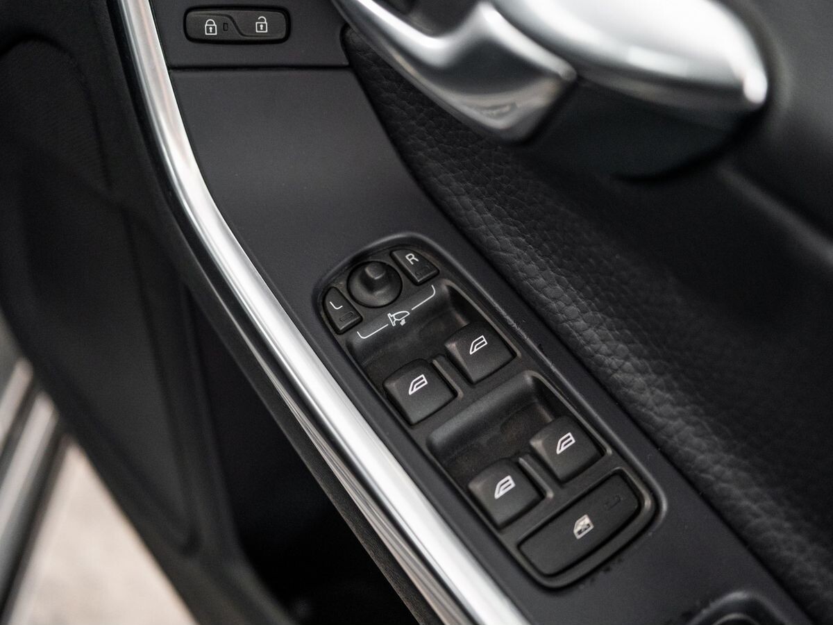 Volvo S60 2012 - фото автомобиля