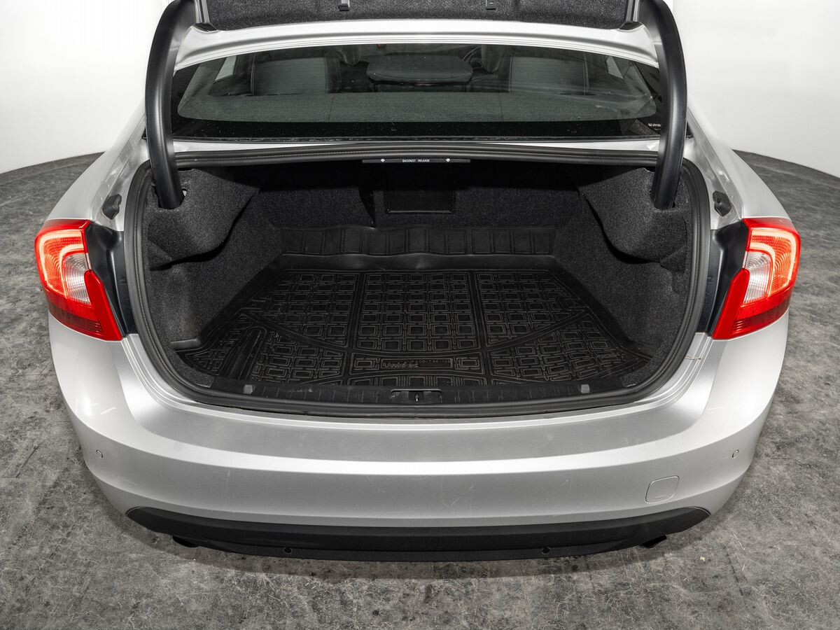 Volvo S60 2012 - фото автомобиля