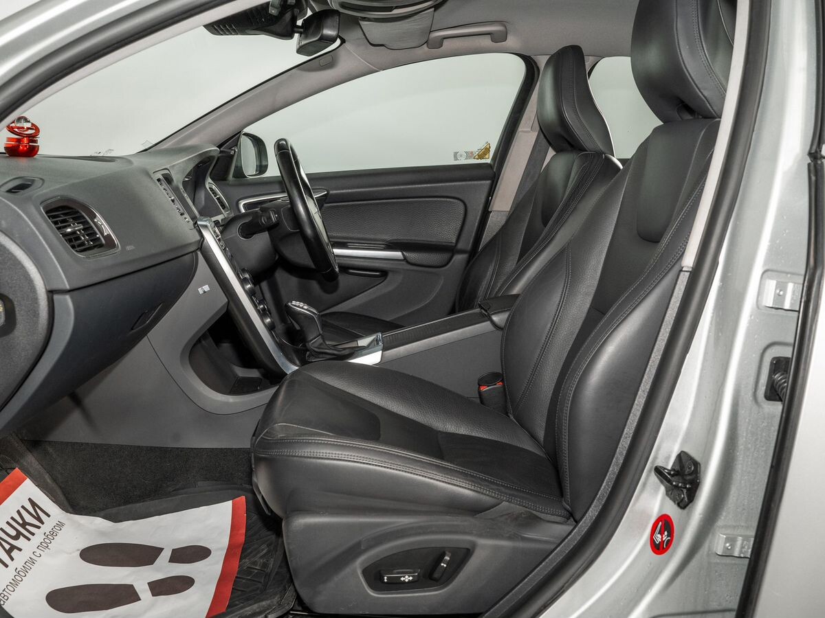 Volvo S60 2012 - фото автомобиля