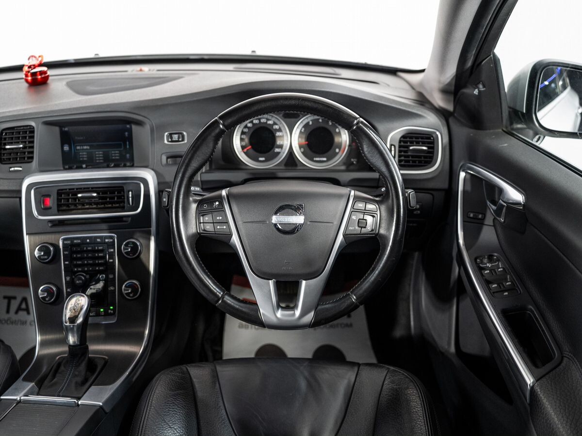 Volvo S60 2012 - фото автомобиля