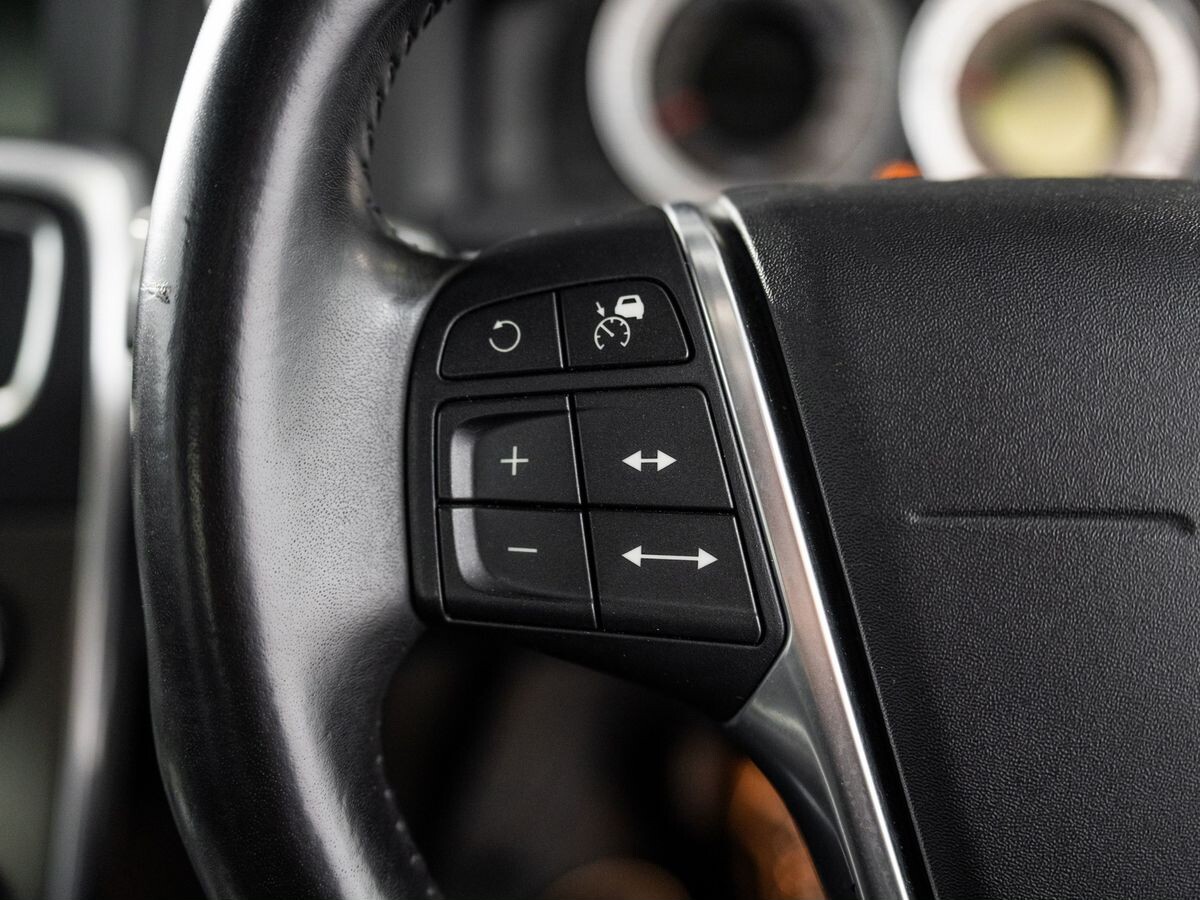 Volvo S60 2012 - фото автомобиля