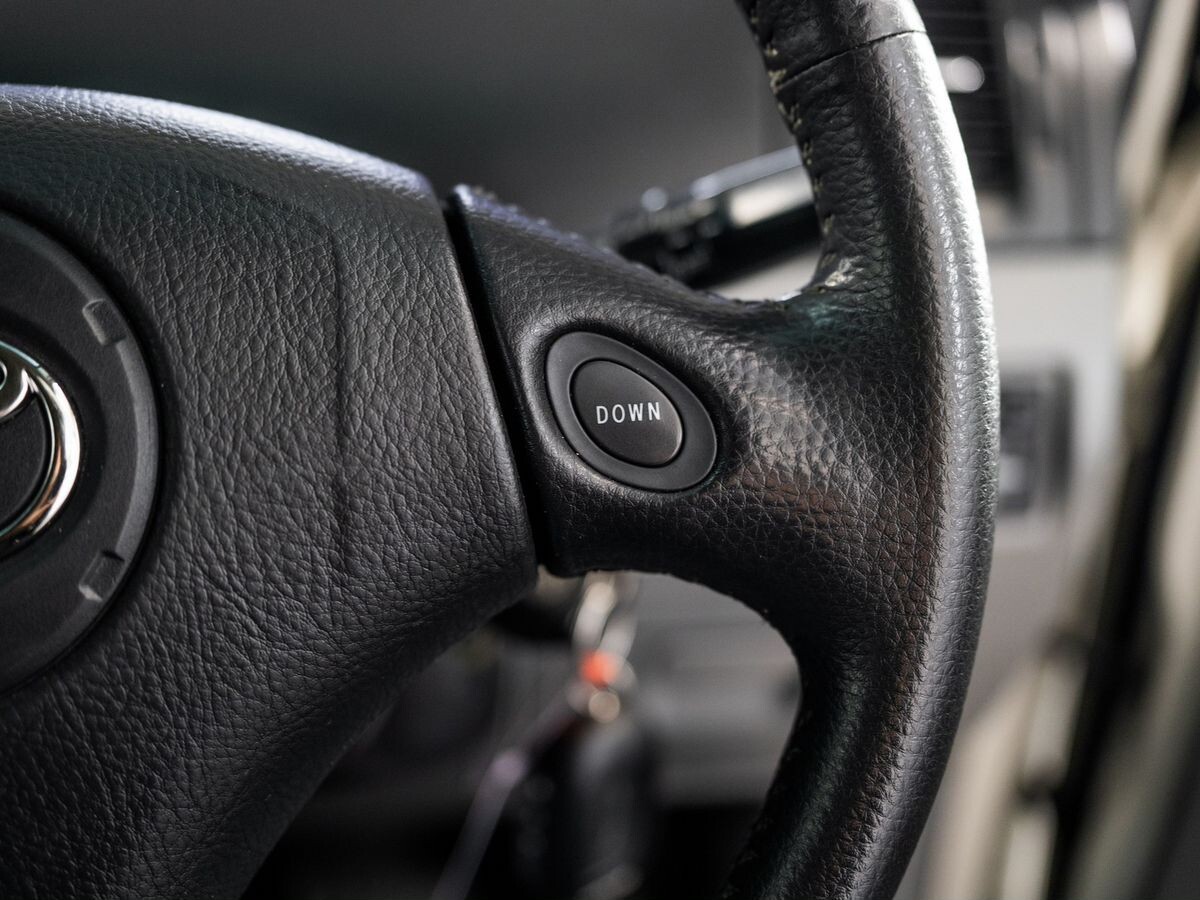 Toyota Voxy 2006 - фото автомобиля