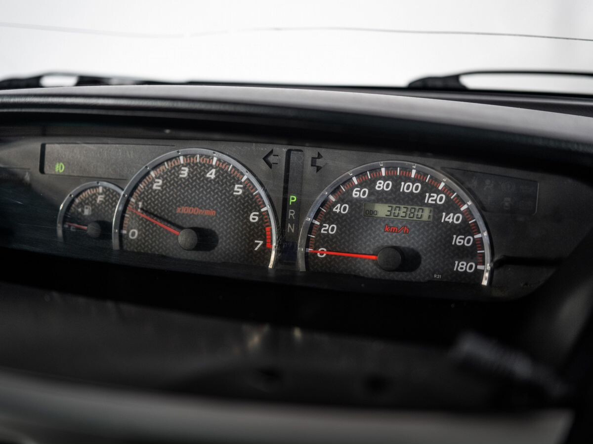 Toyota Voxy 2006 - фото автомобиля