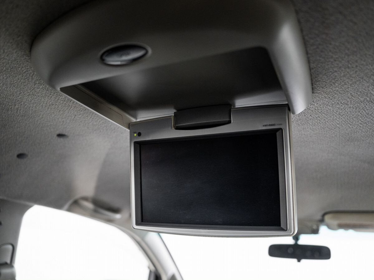 Toyota Voxy 2006 - фото автомобиля