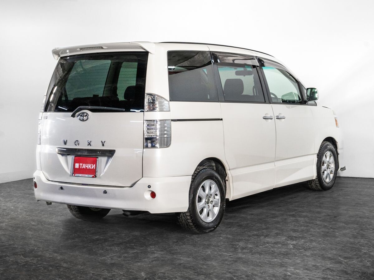 Toyota Voxy 2006 - фото автомобиля