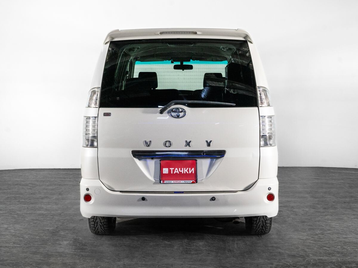 Toyota Voxy 2006 - фото автомобиля