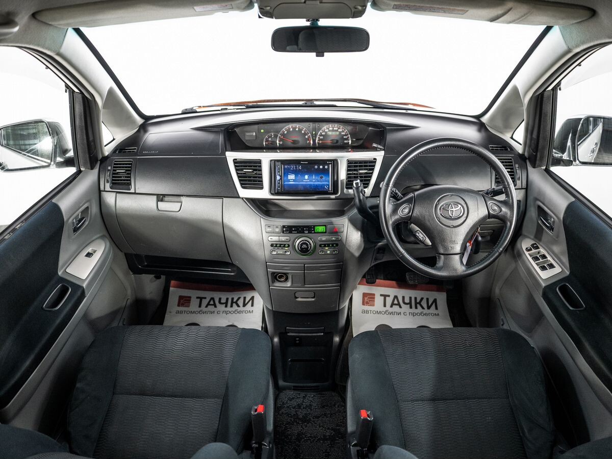 Toyota Voxy 2006 - фото автомобиля