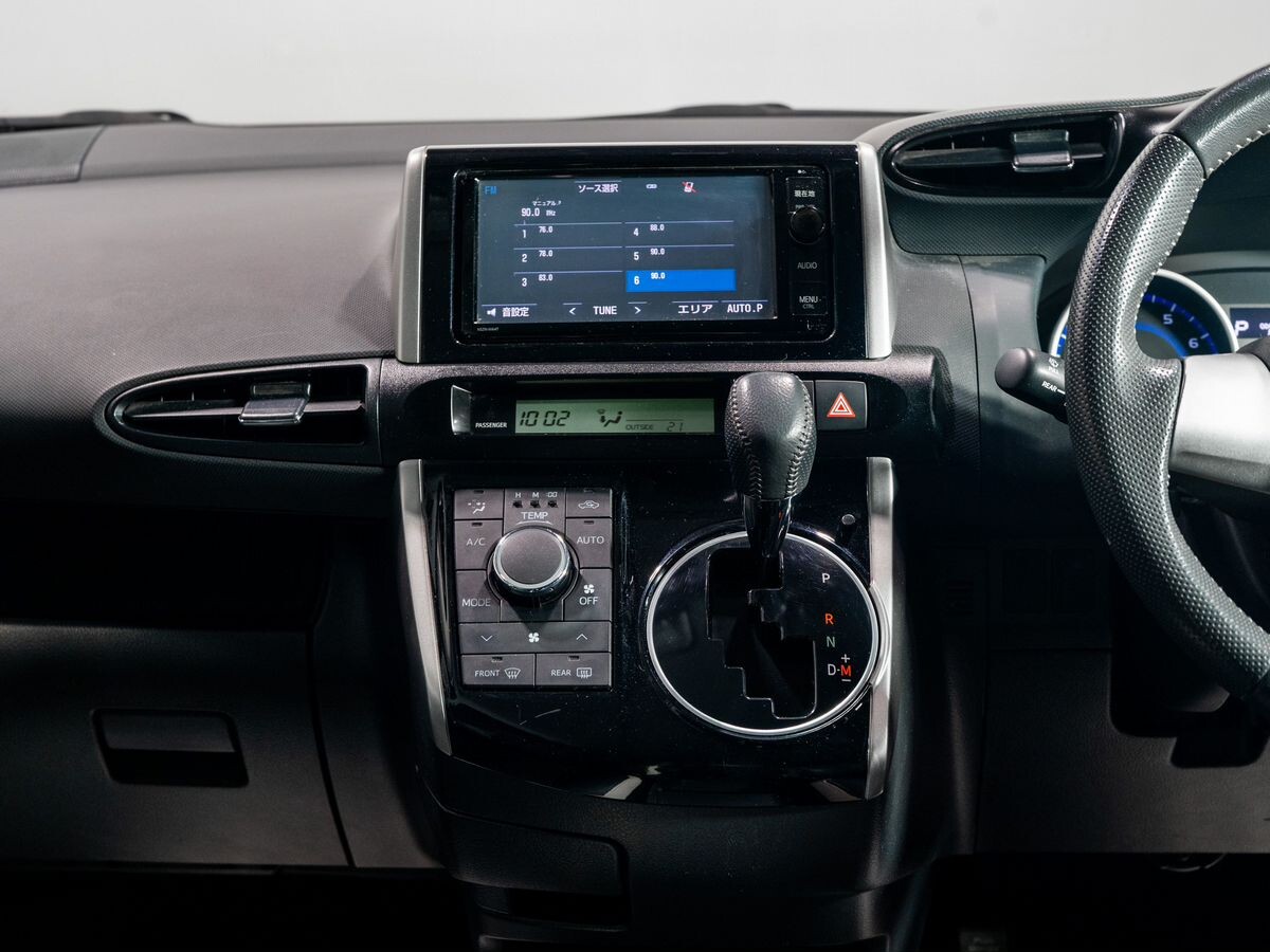 Toyota Wish 2015 - фото автомобиля