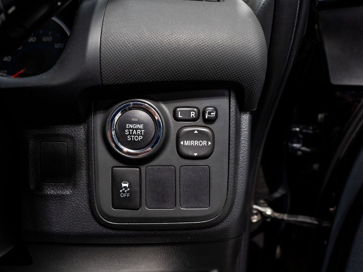 Toyota Wish 2015 - фото автомобиля