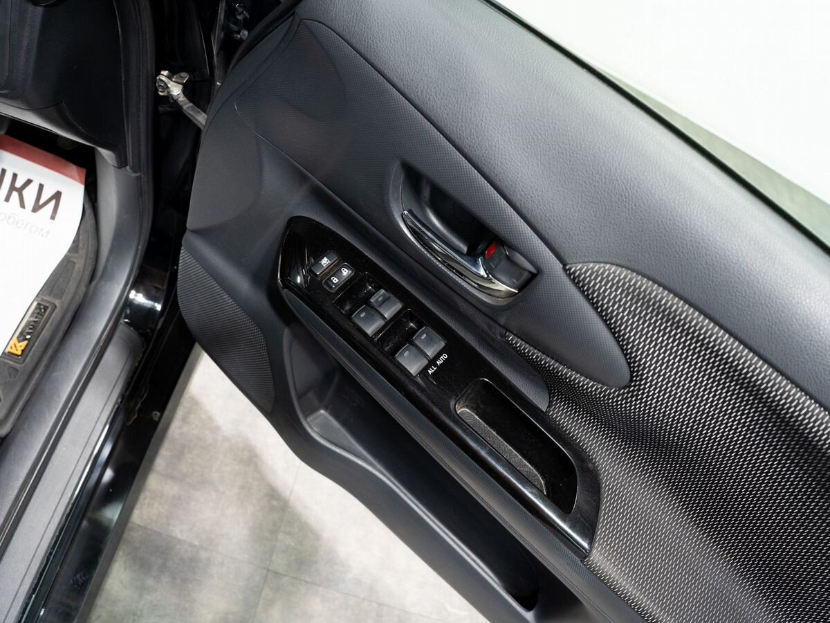 Toyota Wish 2015 - фото автомобиля