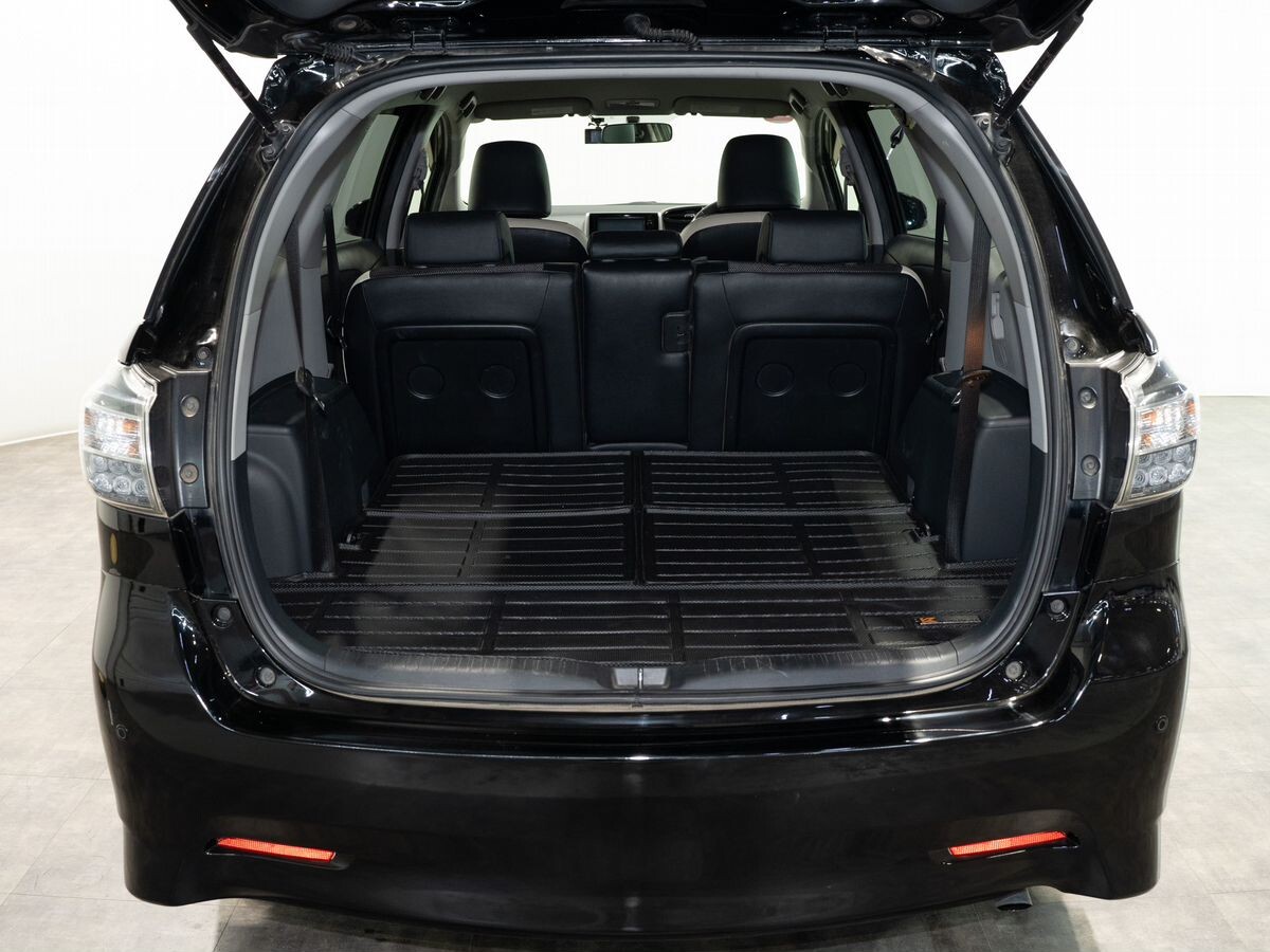 Toyota Wish 2015 - фото автомобиля